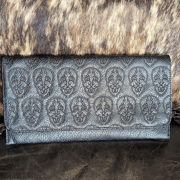 Black Clutch With Pseudo Skull Design 💀 Super Slim /Crossbody- Removable Chain - Picture 15 of 16